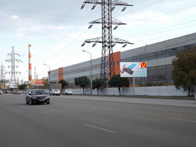Щит 6x3,  ул. Наб. Заводская, напротив кафе "Смак" , в центр