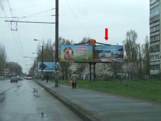 Щит 6x3,  Калиновая ул, 31, АЗС, ж/м, сеть магазинов, из центра, правый