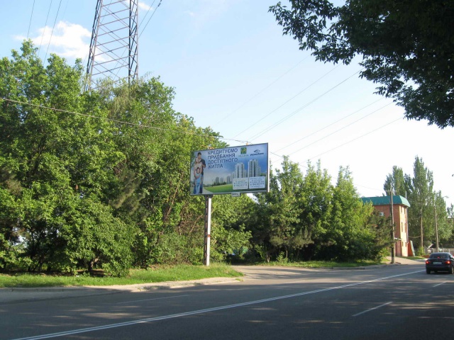 Щит 6x3,  Космическая ул / Труда пр, возле магазина Мастер, из центра