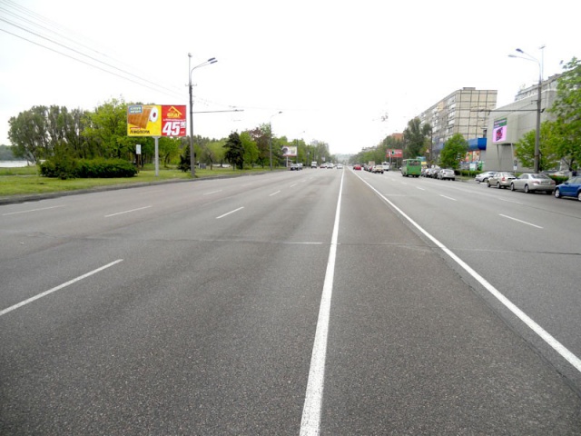 Щит 6x3, ул. Набережная Победы, 50 (Приват Банк), движение к ул. Космической Щит 6x3, ул. Набережная Победы, 50 (Приват Банк), движение к ул. Космической