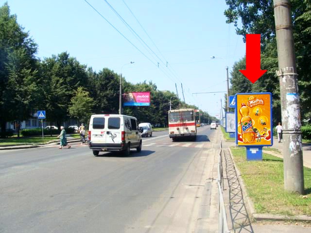 Сітілайт 1.8x1.2,  Киевская ул. / ул. Грушевского Акад., возле магазина "Мандарин", автосалона "Ситроен"