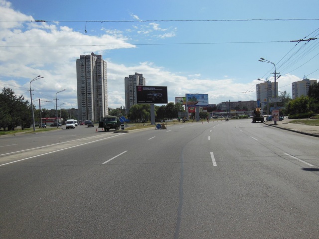 Беклайт 8x4,  Наб.Победы - пл.Победы, разделитель из центра